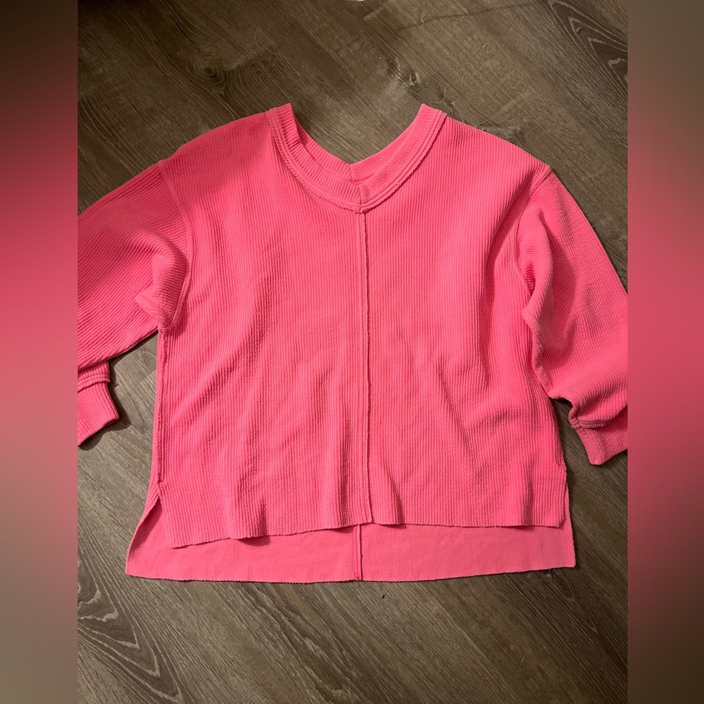 Bright pink ribbed Aerie sweater. Size medium.